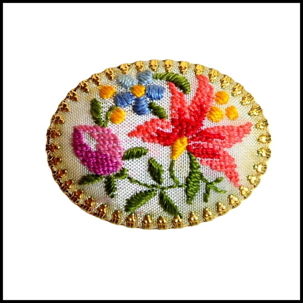 Vintage‎ 60s English Garden Floral Miniature Embroidery Oval Brooch Pin